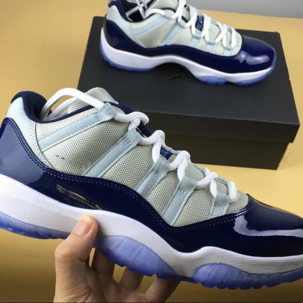 I’m selling air Jordan’s 11 low gs “ Georgetown “